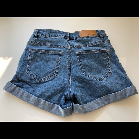 Noisy May Highwaisted Jean shorts - Picture 2 of 5